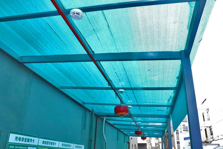 小區(qū)電動車充電車棚圖片