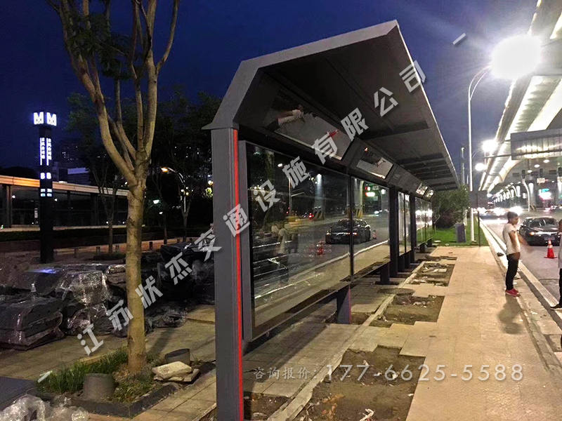 加長(zhǎng)型公交車(chē)站臺(tái)安裝完成